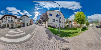 Raiffeisenhaus - Paniderstr. -  Pano  6